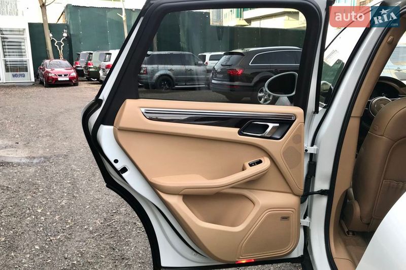 Позашляховик / Кросовер Porsche Macan 2016 в Києві