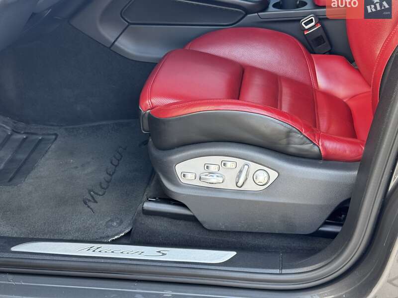 Позашляховик / Кросовер Porsche Macan 2015 в Івано-Франківську