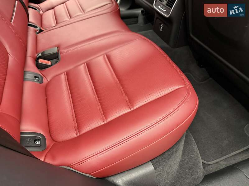 Внедорожник / Кроссовер Porsche Macan 2025 в Киеве