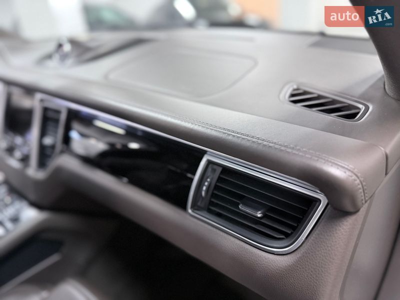 Внедорожник / Кроссовер Porsche Macan 2015 в Одессе