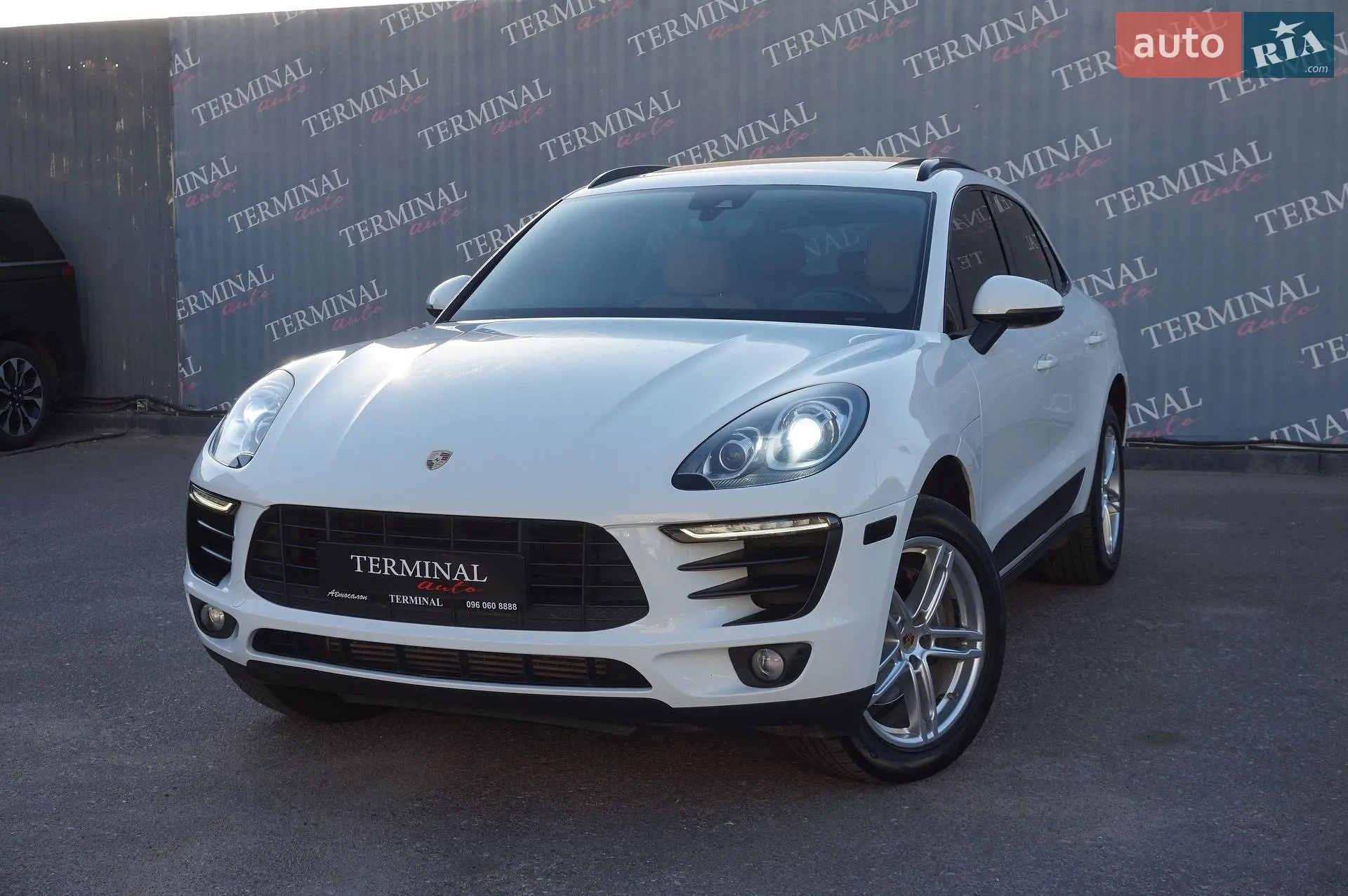 2016 Porsche Macan - мініатюра 66