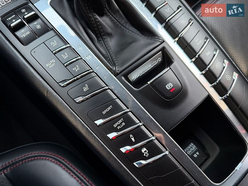 Внедорожник / Кроссовер Porsche Macan 2016 в Киеве