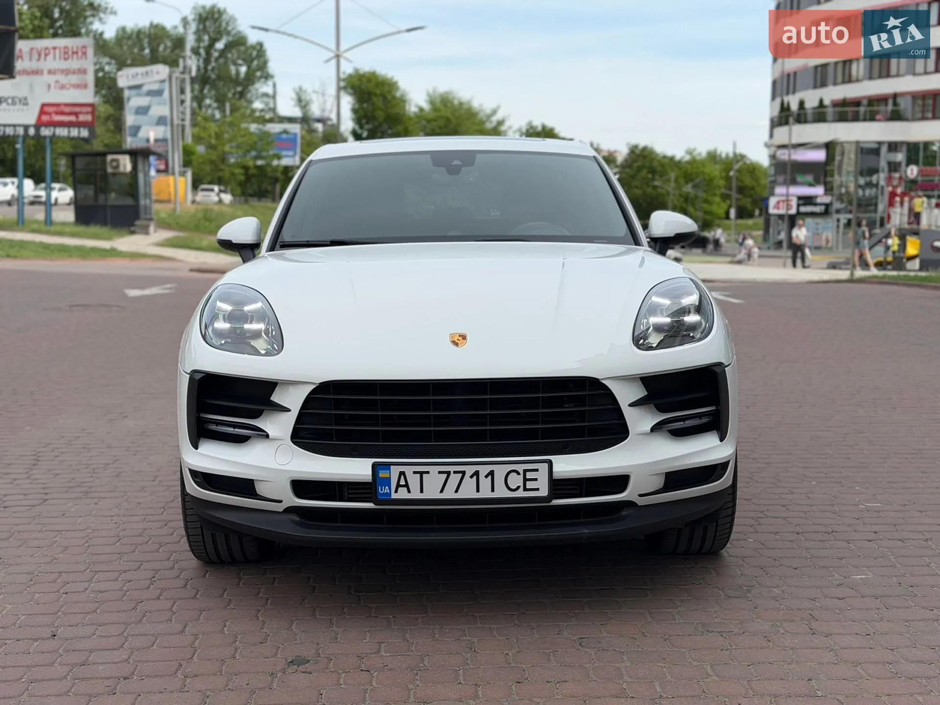 2021 Porsche Macan - мініатюра 2