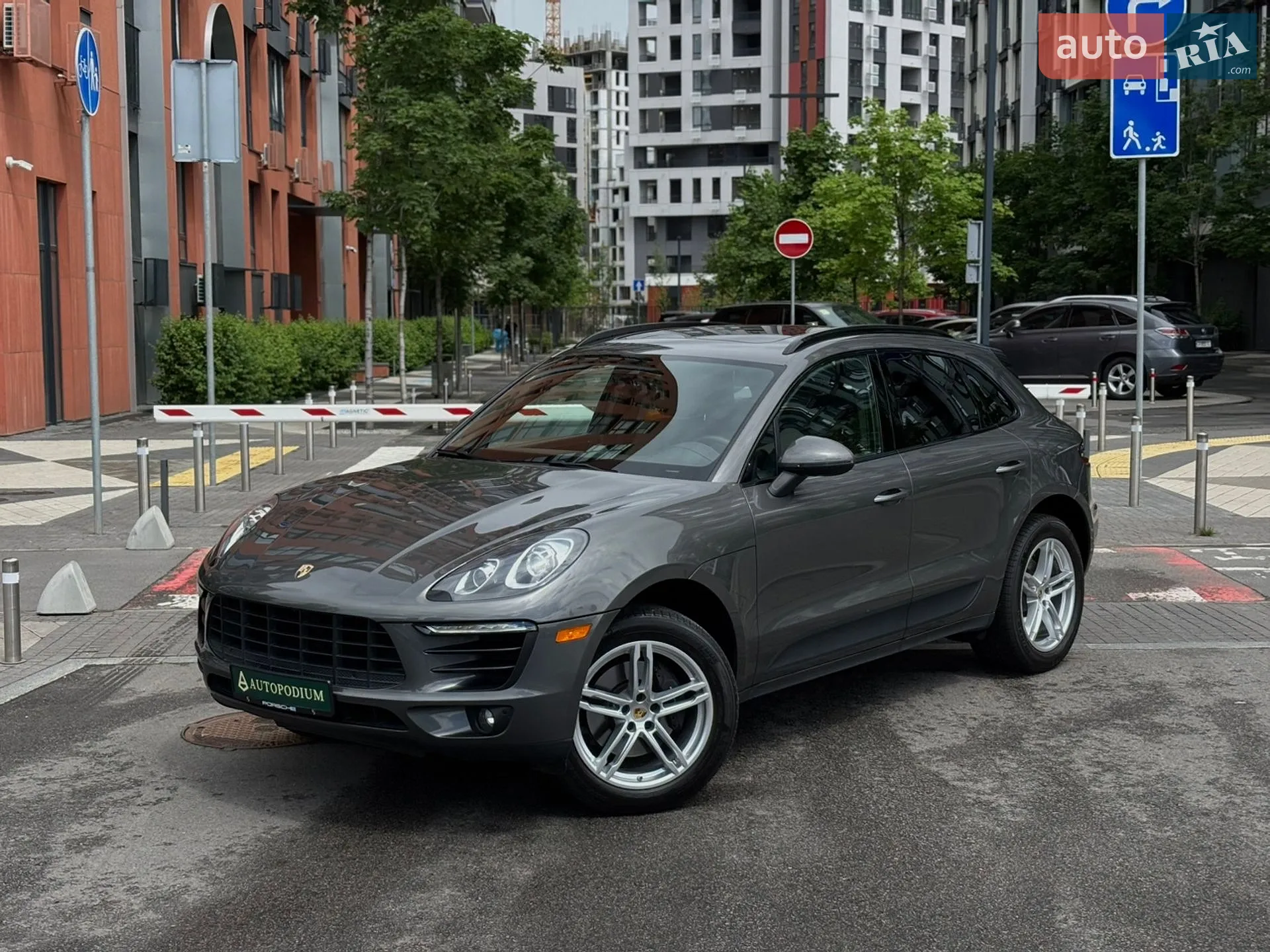 2017 Porsche Macan - мініатюра 2