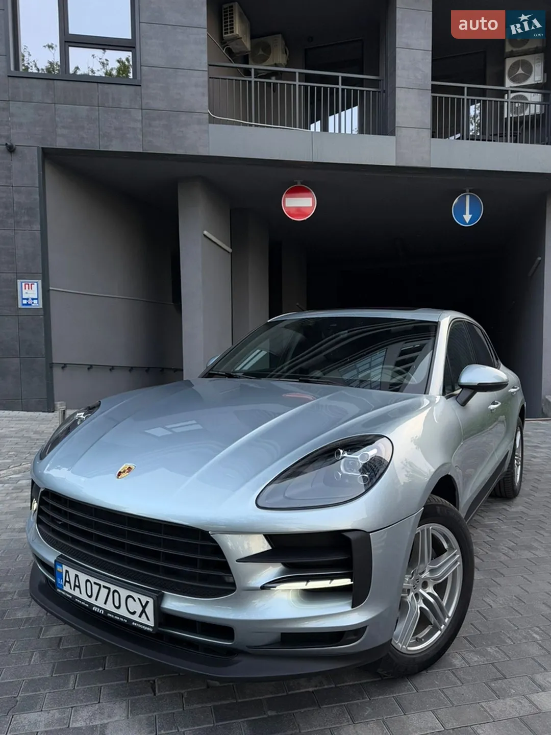 2019 Porsche Macan - мініатюра 2