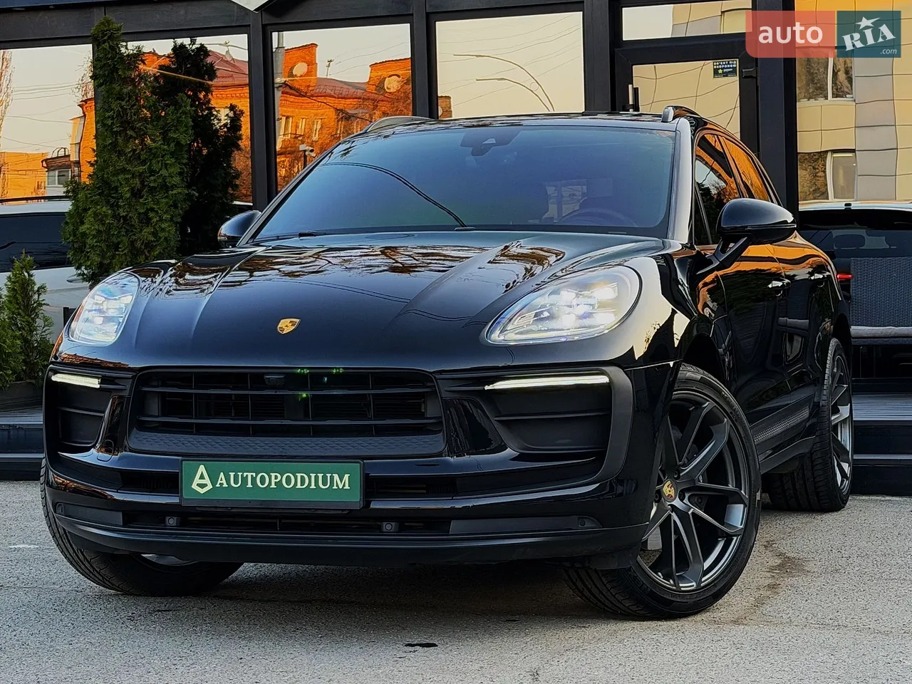 2021 Porsche Macan - мініатюра 10