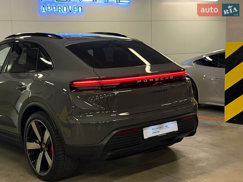 Внедорожник / Кроссовер Porsche Macan 2025 в Киеве