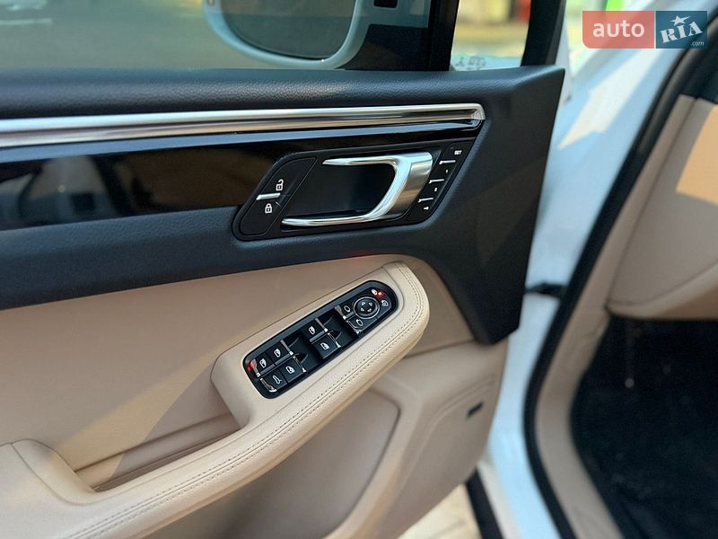 Внедорожник / Кроссовер Porsche Macan 2020 в Киеве