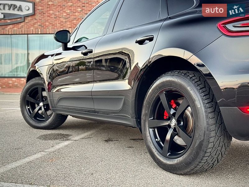 Внедорожник / Кроссовер Porsche Macan 2016 в Киеве