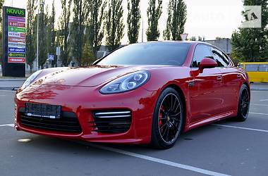 Седан Porsche Panamera 2014 в Киеве