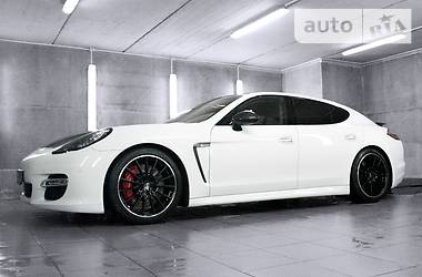 Седан Porsche Panamera 2012 в Киеве