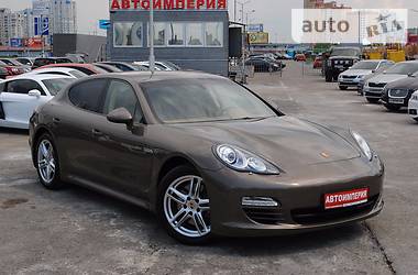 Седан Porsche Panamera 2013 в Киеве