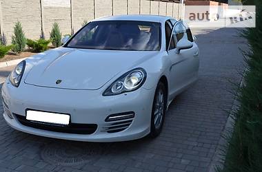 Седан Porsche Panamera 2010 в Запорожье