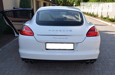 Седан Porsche Panamera 2010 в Запоріжжі