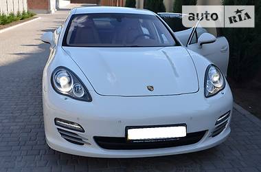 Седан Porsche Panamera 2010 в Запорожье