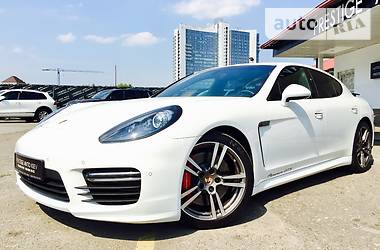 Седан Porsche Panamera 2014 в Киеве