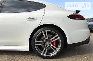 Седан Porsche Panamera 2014 в Киеве