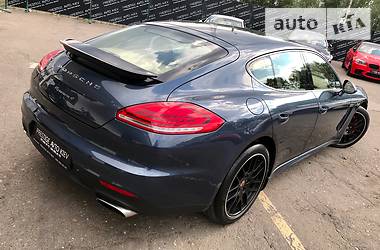 Седан Porsche Panamera 2013 в Киеве