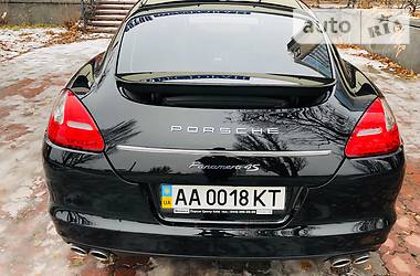 Седан Porsche Panamera 2011 в Киеве