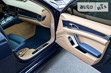 Седан Porsche Panamera 2010 в Киеве