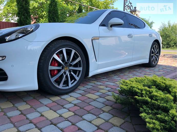 Седан Porsche Panamera 2015 в Хусте