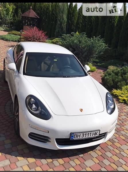 Седан Porsche Panamera 2015 в Хусте