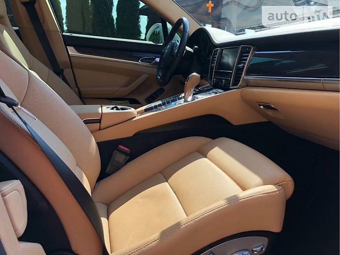 Седан Porsche Panamera 2015 в Хусте