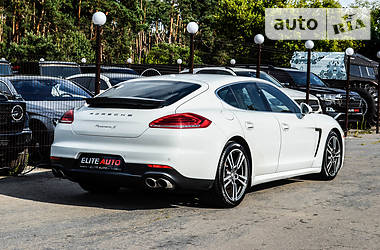 Седан Porsche Panamera 2013 в Киеве