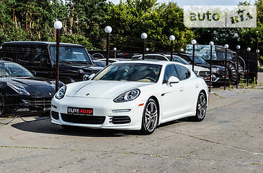 Седан Porsche Panamera 2013 в Киеве