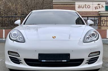 Хэтчбек Porsche Panamera 2010 в Киеве