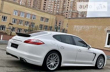 Хэтчбек Porsche Panamera 2010 в Киеве