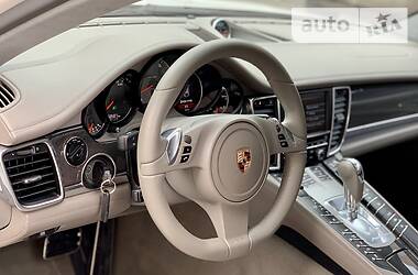 Хэтчбек Porsche Panamera 2010 в Киеве