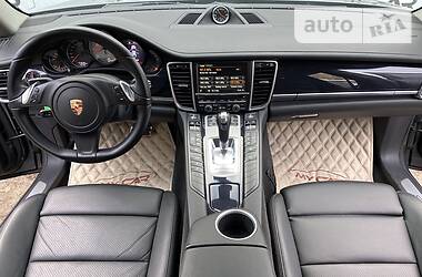 Хетчбек Porsche Panamera 2013 в 