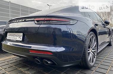 Купе Porsche Panamera 2019 в 