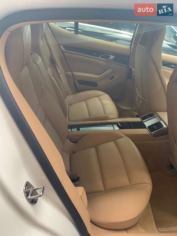 Хэтчбек Porsche Panamera 2010 в Тернополе