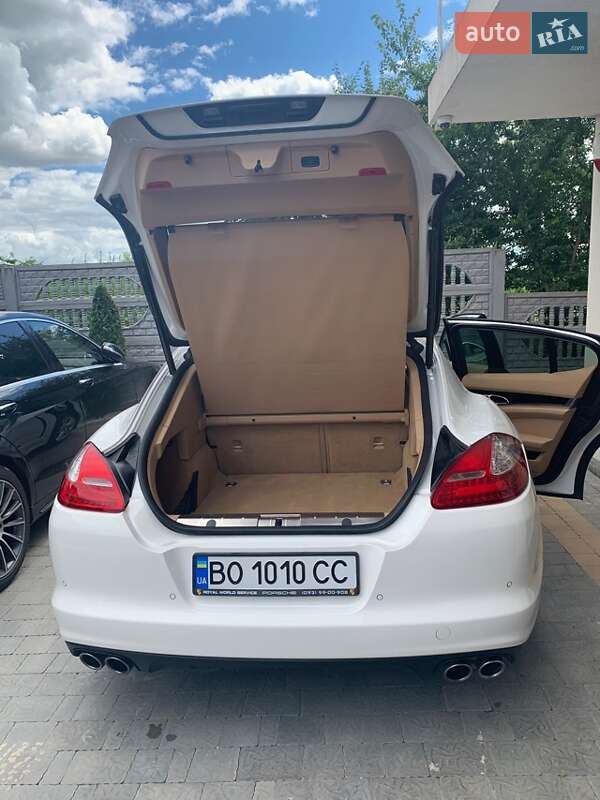 Хэтчбек Porsche Panamera 2010 в Тернополе