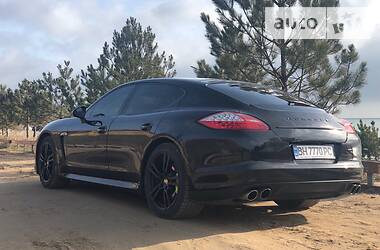 Фастбэк Porsche Panamera 2012 в Одессе