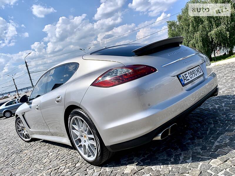 Хетчбек Porsche Panamera 2012 в Києві