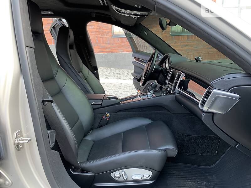 Хетчбек Porsche Panamera 2012 в Києві