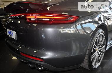 Хэтчбек Porsche Panamera 2018 в Киеве