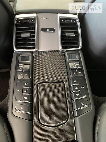 Седан Porsche Panamera 2013 в Одесі