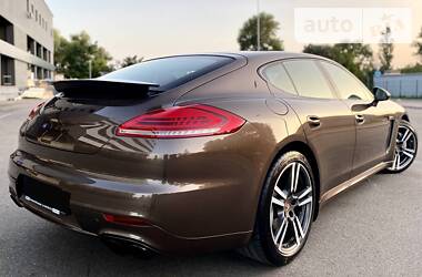 Седан Porsche Panamera 2013 в Киеве