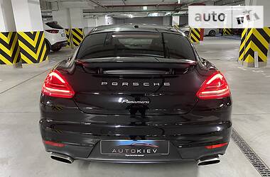 Седан Porsche Panamera 2016 в Киеве