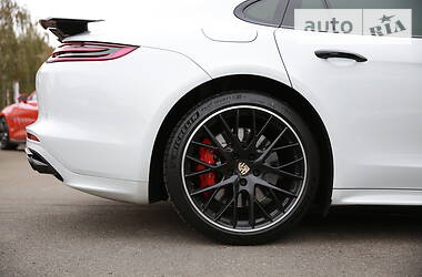 Ліфтбек Porsche Panamera 2016 в 