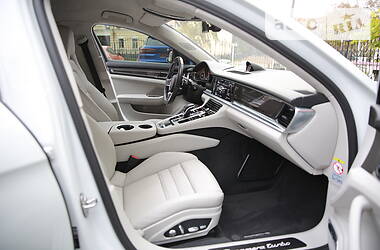 Ліфтбек Porsche Panamera 2016 в 