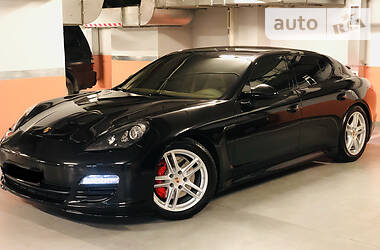 Лифтбек Porsche Panamera 2012 в Днепре