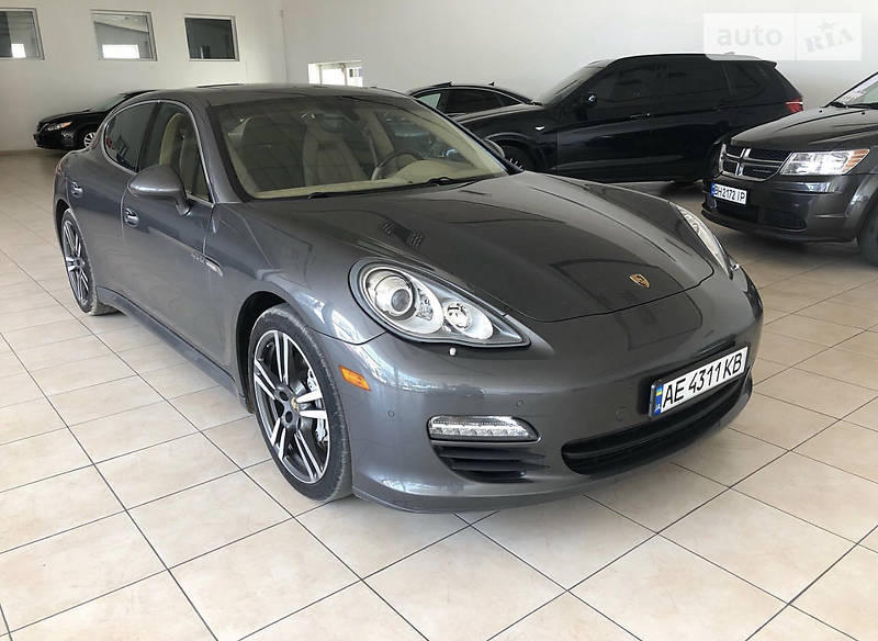 Хэтчбек Porsche Panamera 2012 в Одессе