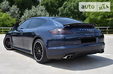 Седан Porsche Panamera 2012 в Одессе