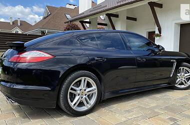 Хэтчбек Porsche Panamera 2013 в Киеве