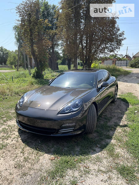 Седан Porsche Panamera 2010 в 